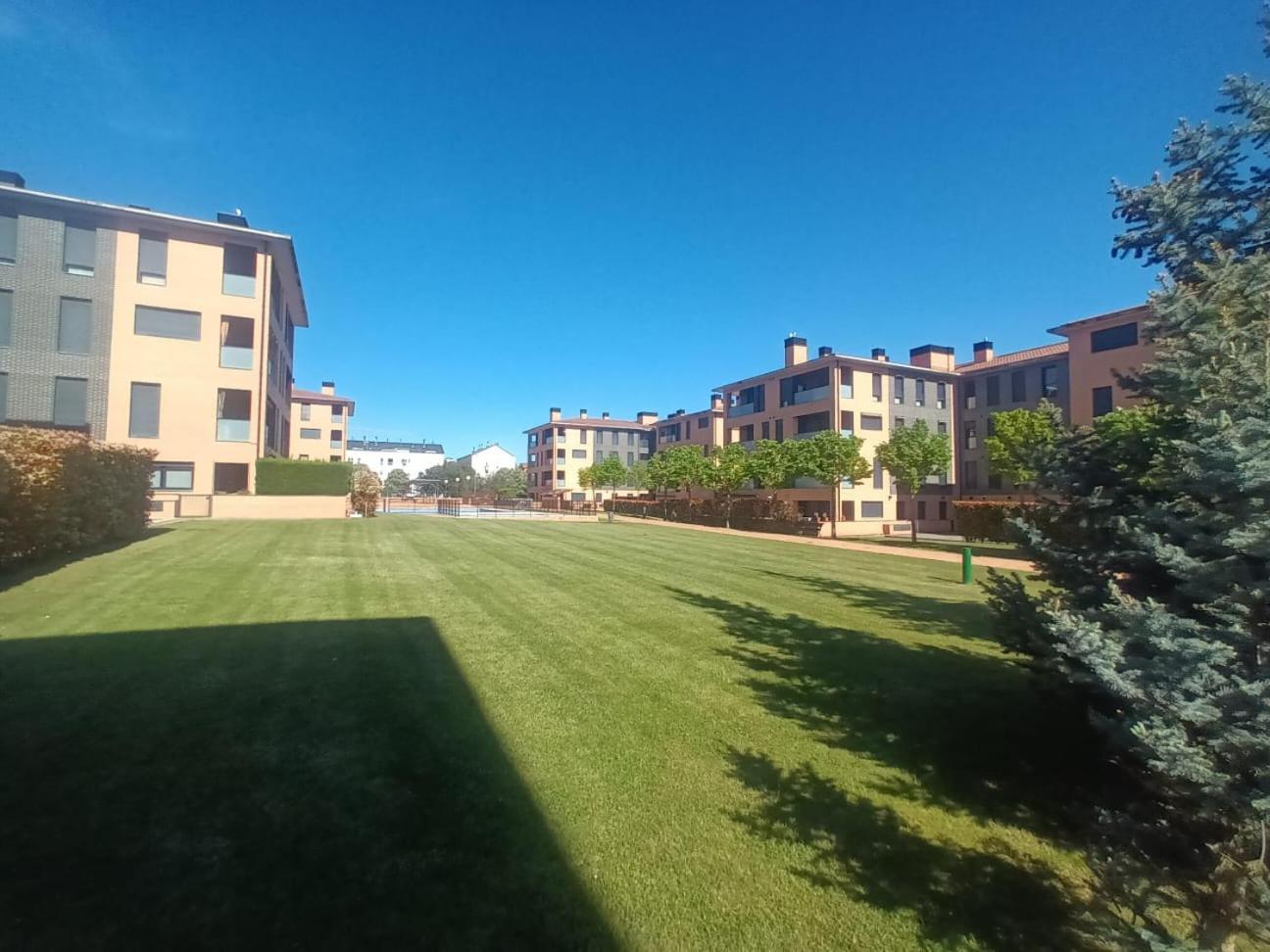 Apartamento Camino Santiago Etxea Jaca Exterior foto